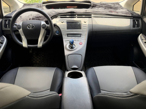 Prius 2012 option 4 ពណ៌ប្រផេះ