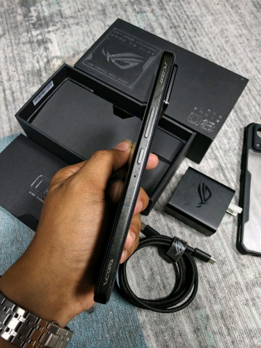 ROG 8 Global Version តម្លៃទន់ៗ