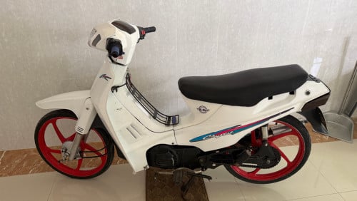 Suzuki crystal 1993 មានពន្ធលក់ 2លាន