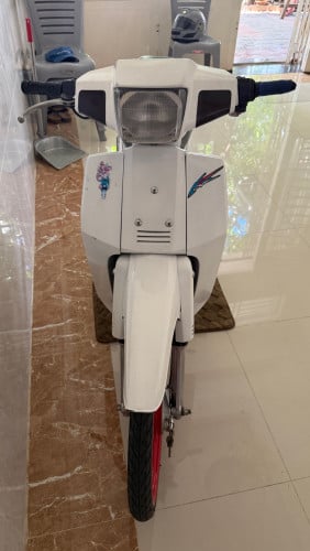 Suzuki crystal 1993 មានពន្ធលក់ 2លាន