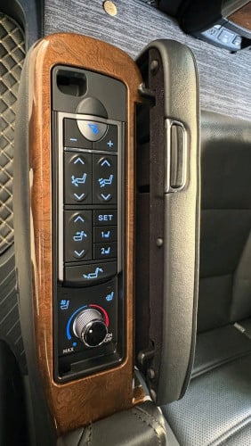 TOYOTA ALPHARD EXECUTIVE LOUNGE