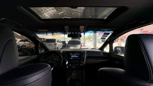 TOYOTA ALPHARD EXECUTIVE LOUNGE