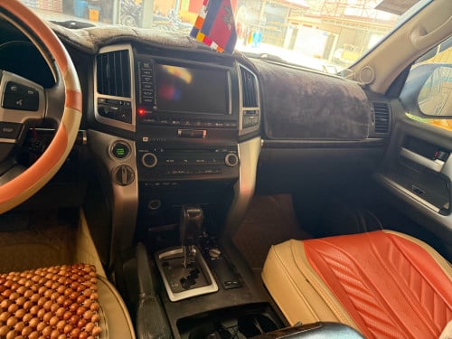 Toyota Land Cruiser 2011