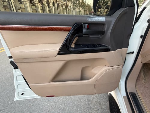 Toyota Land Cruiser 2012 V6សាំង full (អារ៉ាប់)