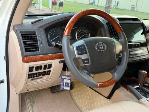 Toyota Land Cruiser 2012 V6សាំង full (អារ៉ាប់)