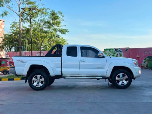 Toyota Tacoma 2006 ឡានស្អាត ទឹកថ្នាំ 95%