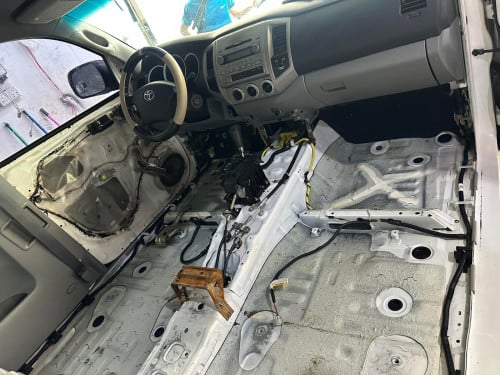 Toyota Tacoma 2006 ឡានស្អាត ទឹកថ្នាំ 95%