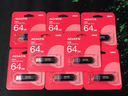 USB Plash Brand ADATA  អីវ៉ាន់មាននៅក្នុងស្តុកថ្មីប្រអប់ធានា1ឆ្នាំ  បងៗអាចធ្វើការកម្ម៉ង់បាន📩🙏