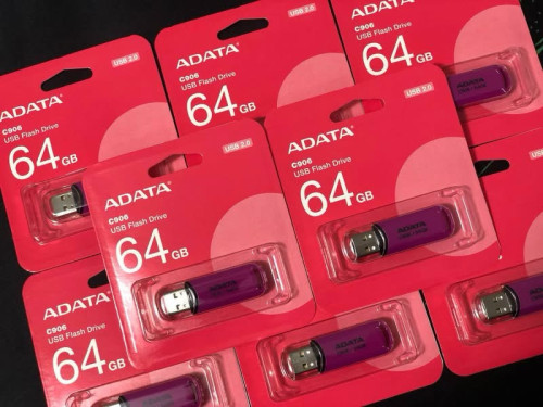 USB Plash Brand ADATA  អីវ៉ាន់មាននៅក្នុងស្តុកថ្មីប្រអប់ធានា1ឆ្នាំ  បងៗអាចធ្វើការកម្ម៉ង់បាន📩🙏