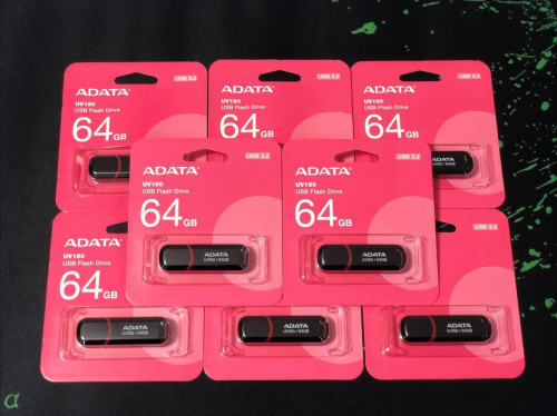 USB Plash Brand ADATA  អីវ៉ាន់មាននៅក្នុងស្តុកថ្មីប្រអប់ធានា1ឆ្នាំ  បងៗអាចធ្វើការកម្ម៉ង់បាន📩🙏
