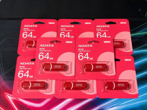 USB Plash Brand ADATA  អីវ៉ាន់មាននៅក្នុងស្តុកថ្មីប្រអប់ធានា1ឆ្នាំ  បងៗអាចធ្វើការកម្ម៉ង់បាន📩🙏