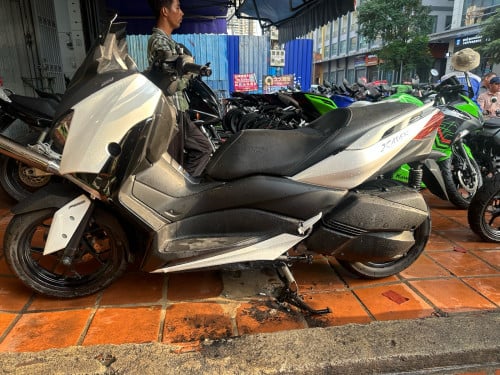 XMAX 250