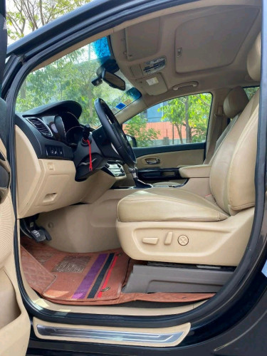 ម្ចាស់បន្ទាប់លុយ