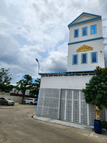 ផ្ទះកែងជាប់សួនច្បារធំទូលាយ (ក្រោមហាងឆេង)