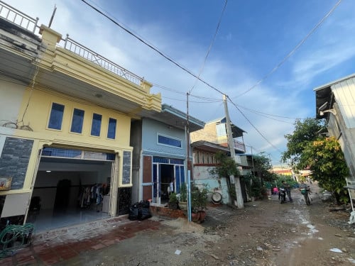 លក់ផ្ទះ ផ្ទាល់ខ្លួន មុខព្រលានពោធិ៍ចិនតុង
