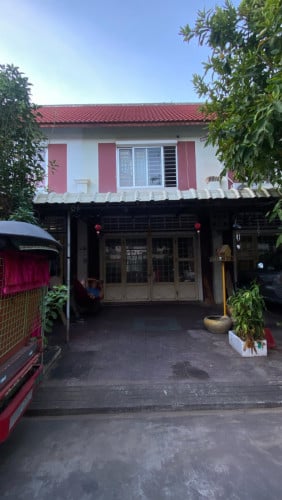 ផ្ទះជួល នៅ ក្នុង បុរី រុង រឿង  ជ្រោយចង្វា ជាប់ផ្លូវ អាច ប្រកប អាជីវកម្ម  បាន