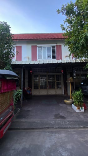 ផ្ទះជួល នៅ ក្នុង បុរី រុង រឿង  ជ្រោយចង្វា ជាប់ផ្លូវ អាច ប្រកប អាជីវកម្ម  បាន