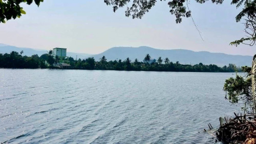 ជាប់ព្រែកធំនិងបេតុងធំ