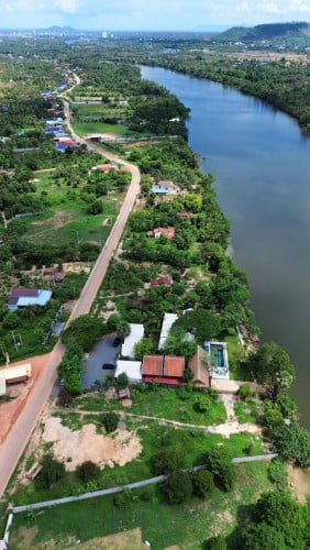 ជាប់ព្រែកធំនិងបេតុងធំ