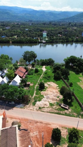 ជាប់ព្រែកធំនិងបេតុងធំ