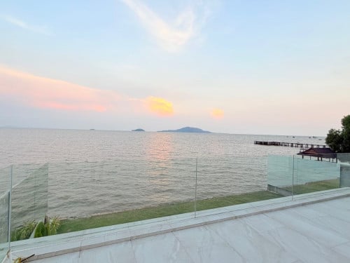 ផ្ទះវីឡាទំនើបលក់បន្ទាន់