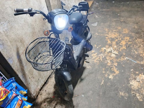 កង់សម្រាប់លក់នៅស្អាតដំណើរការទាំងអស់អត់មានខូចអីទេ។លក់ប្រយោជន៍លុយ។
