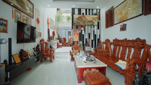 ផ្ទះលក់ក្រោមទីផ្សារបុរៅ