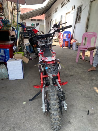 ម៉ូតូលក់បងៗម៉ាសុីននៅអេម អយ់ហុយ អត់លាន់ ទីតាំងភ្នំពេញ តម្លៃចរចាបានទៀត