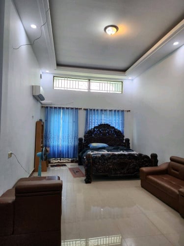 ផ្ទះលក់នៅបុរី ធូលន ចោមចៅមាន៤បន្ទប់គេង ៥បន្ទប់ទឹក នៅជាប់ផ្លូវធំ ផ្លូវក្លោងទ្វារផ្សារ លនស៊ីធីចោមចៅ