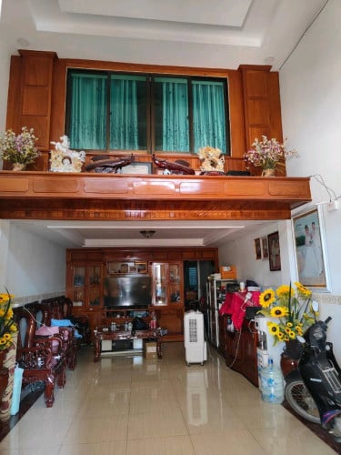 ផ្ទះលក់នៅបុរី ធូលន ចោមចៅមាន៤បន្ទប់គេង ៥បន្ទប់ទឹក នៅជាប់ផ្លូវធំ ផ្លូវក្លោងទ្វារផ្សារ លនស៊ីធីចោមចៅ