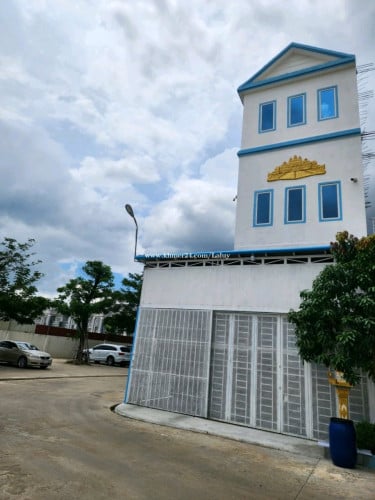 លក់បន្ទាន់ 168000$ (ផ្ទះកែងជាប់សួនច្បារធំ)