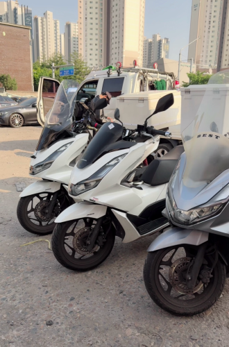 មួយគ្រឿង 1800$ រៀបម៉ូតូដាទូកុងតាណឺជួនអតិថិជននៅខ្មែរ