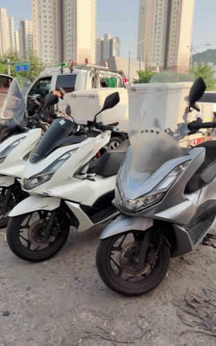 មួយគ្រឿង 1800$ រៀបម៉ូតូដាទូកុងតាណឺជួនអតិថិជននៅខ្មែរ