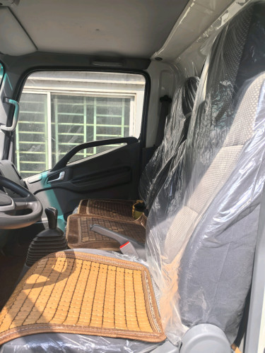 货车，2.5吨