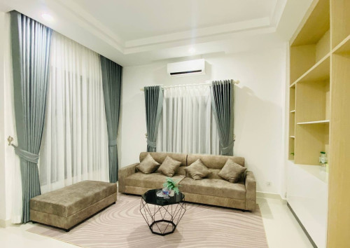 ផ្ទះវីឡាជួល នៅបុរីឡាក់គីវ័ន ចំណាយពេលត្រឹម 3 នាទីដល់ AEON 3 មានសំភារះពេញ ផ្ទះស្អាតគួរអោយស្រលាញ់