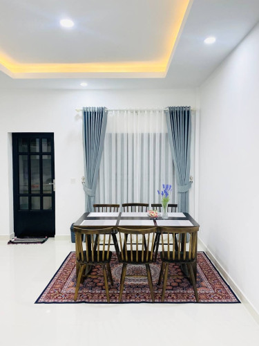 ផ្ទះវីឡាជួល នៅបុរីឡាក់គីវ័ន ចំណាយពេលត្រឹម 3 នាទីដល់ AEON 3 មានសំភារះពេញ ផ្ទះស្អាតគួរអោយស្រលាញ់