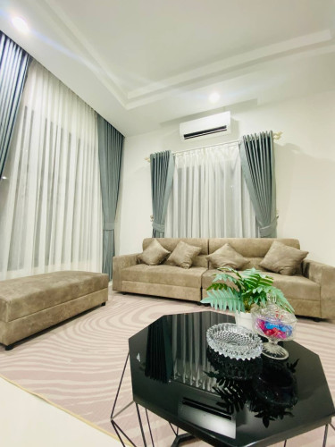 ផ្ទះវីឡាជួល នៅបុរីឡាក់គីវ័ន ចំណាយពេលត្រឹម 3 នាទីដល់ AEON 3 មានសំភារះពេញ ផ្ទះស្អាតគួរអោយស្រលាញ់
