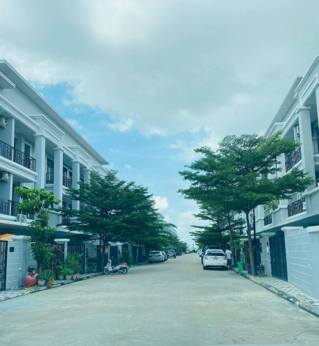 ផ្ទះវីឡាជួល នៅបុរីឡាក់គីវ័ន ចំណាយពេលត្រឹម 3 នាទីដល់ AEON 3 មានសំភារះពេញ ផ្ទះស្អាតគួរអោយស្រលាញ់