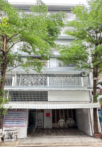 ផ្ទះឬអាគារជួលកម្ពស់  6ជាន់ (出租房屋或樓宇)