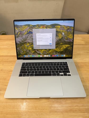 តម្លៃ $630 MacBook Pro 2019 16" CPU: Core i9 Ram: 16GStorage: 1TB VGA: 4GB Battery: 95%