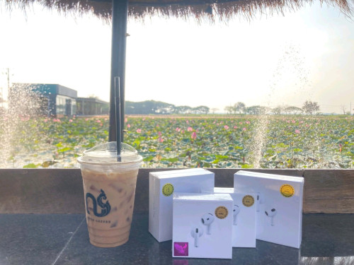 មានលក់ប្រភេទកាស airpods2 airpods3 airpods4 តម្លៃក្រោមទីផ្សារ អាចទាក់ទងបានតាមលេខទូរស័ព្ទ 069844696