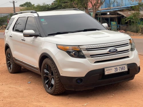 ម្ចាស់ដើមទីមួយFord Exploreប្រើស្មាតឃីប៉ុង១កៅអីបីជួរដំបូលបើកពីតង់សុីសាំងតិច ពន្ធផ្លូវ10មុឺនទេបងប្អូន