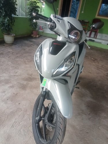 ម៉ូតូ HONDA viston ឆ្នាំ 2023 លក់ក្នុងតម្លៃ 850 ដុល្លារចរចា