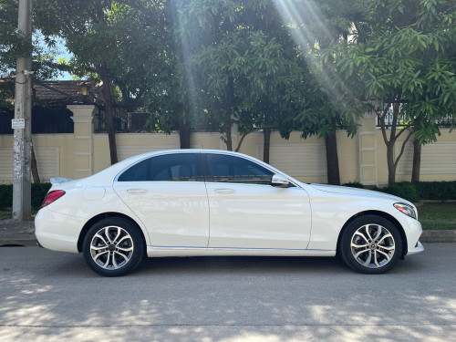 Mercedes Benz C300 មកដល់ហើយ ស្ដុកថ្មី ស🖤Luxuryឆ្នាំ​ 2015 ថ្មី