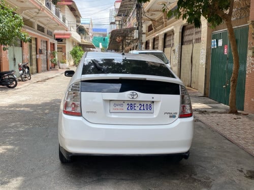 ឡានលក់ Prius 06 h full ឡានស្អាតថ្មីណាស់ថ្នាំស៊ីនម៉ាជុំ
