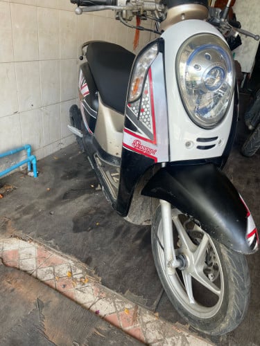 ចង់លក់ scoopyមានកាតគ្រី