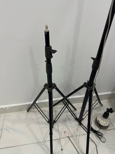 ជេីងភ្លើងមួយទឹក Stand black2.8m និងLED250W