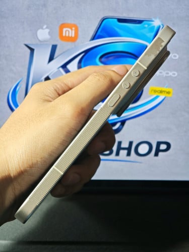 📱Xiaomi 17 Ultra by Leica / China  💾RAM16G+16G / Storage512G✅នៅស្អាត98.5%👉មានថែមឆ្នាំងសាក120W+ខេស