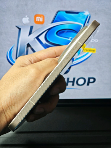 📱Xiaomi 17 Ultra by Leica / China  💾RAM16G+16G / Storage512G✅នៅស្អាត98.5%👉មានថែមឆ្នាំងសាក120W+ខេស