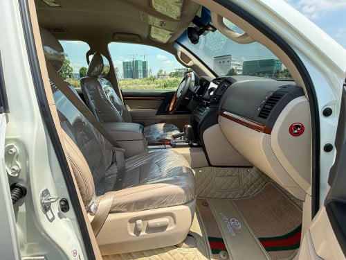 2014 LC GXR V8 diesel